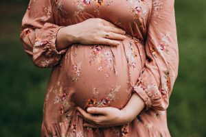 マタニティウェディングは後悔する？妊娠中の結婚式で後悔しないポイント